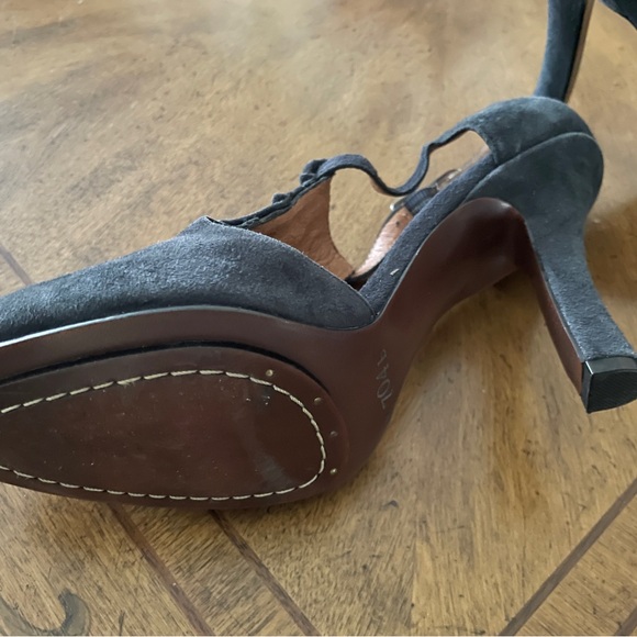 Anthropologie NO 704B NAVY suede Emma round toe heels size 39 (8.5-9)
Worn once - Picture 2 of 5